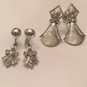 Vintage CORO screw-back earring